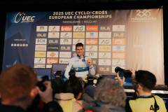 EK-Cyclocross-Middelkerke-_25-09-november-2025-5-PM-18m-16s-C-Lars-Crommelinck-for-GOLAZO